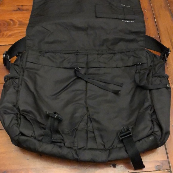 Lululemon black laptop Urban Yogini bag. EUC - Picture 6 of 11
